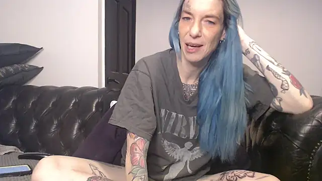 Snapshot of RavenryderUK chatting on February 11, 9:56 pm RavenryderUK online show from February 11, 9:56 pm