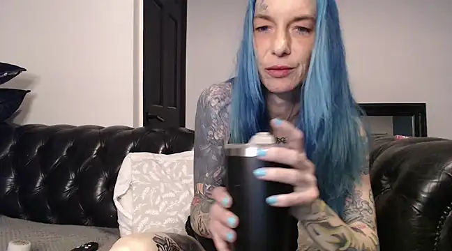 Snapshot of RavenryderUK chatting on March 9, 9:57 pm RavenryderUK online show from March 9, 9:57 pm
