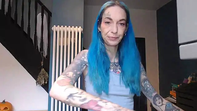 Snapshot of RavenryderUK chatting on October 20, 8:26 am RavenryderUK online show from October 20, 8:26 am