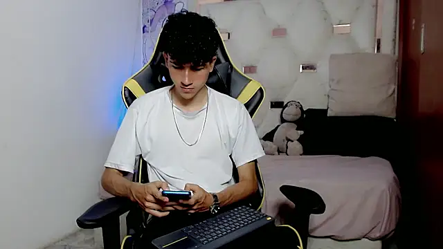 johnny cagee online show from January 9, 4:15 am