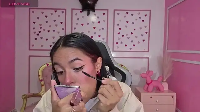 Snapshot of stephania_t chatting on November 24, 12:49 pm stephania t online show from November 24, 12:49 pm