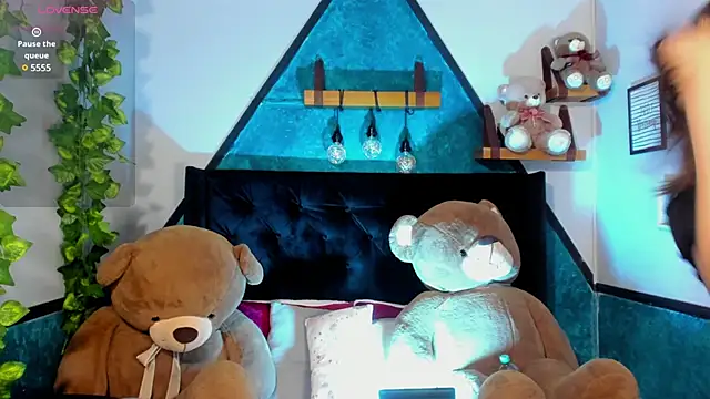 Snapshot of _Sophie__miller chatting on February 13, 8:13 pm Sophie miller online show from February 13, 8:13 pm