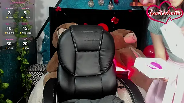 Snapshot of _Sophie__miller chatting on February 16, 7:05 pm Sophie miller online show from February 16, 7:05 pm