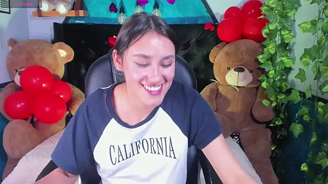 Snapshot of _Sophie__miller chatting on February 19, 11:14 pm Sophie miller online show from February 19, 11:14 pm