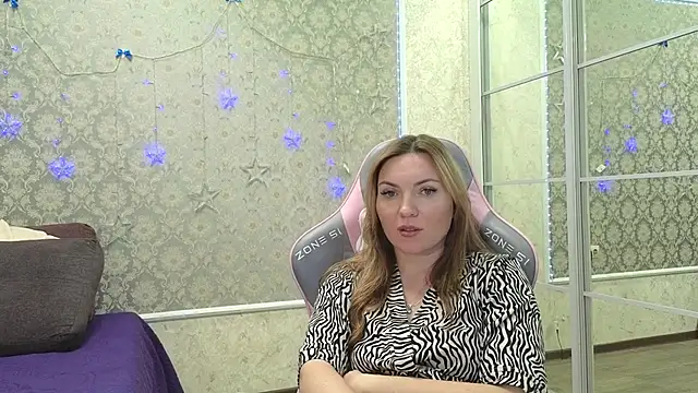 -DIVORA- online show from March 9, 7:59 pm