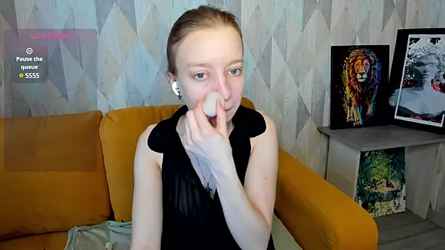 Michelle Blond online show from February 17, 6:53 am