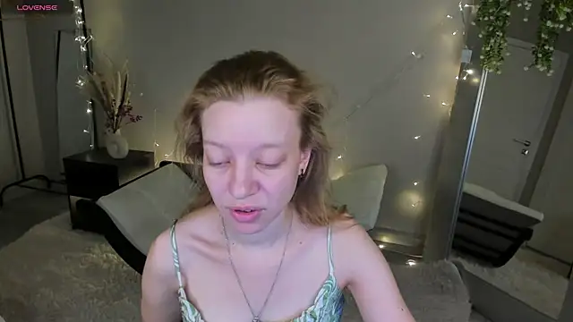 Michelle Blond online show from May 7, 11:32 pm