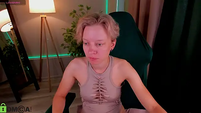 Michelle Blond online show from July 31, 8:14 am