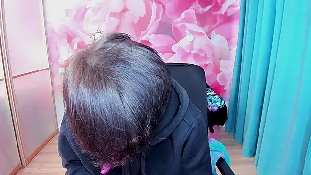 EmiliaYours online show from January 31, 12:51 pm