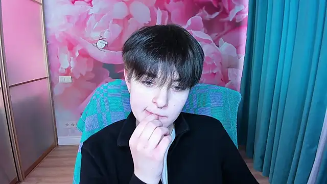 EmiliaYours online show from February 2, 12:57 pm