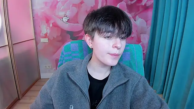 EmiliaYours online show from February 7, 12:50 pm