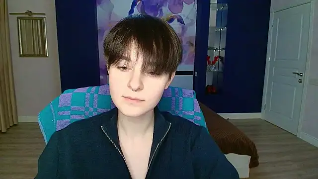 EmiliaYours online show from February 9, 4:50 pm