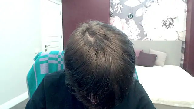 EmiliaYours online show from February 11, 1:09 pm