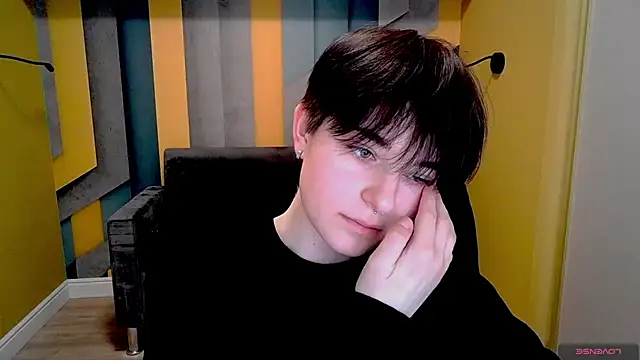 EmiliaYours online show from February 17, 1:32 pm