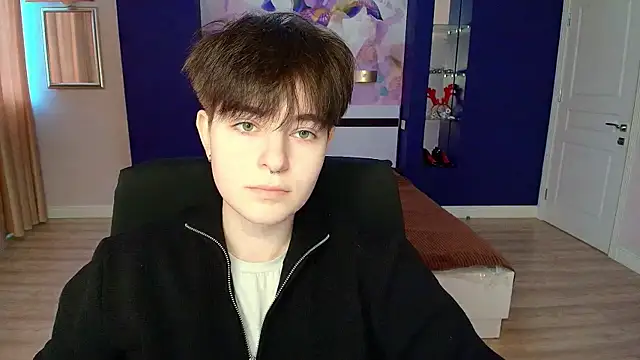 EmiliaYours online show from March 1, 12:45 pm