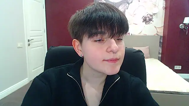 EmiliaYours online show from March 4, 1:17 pm