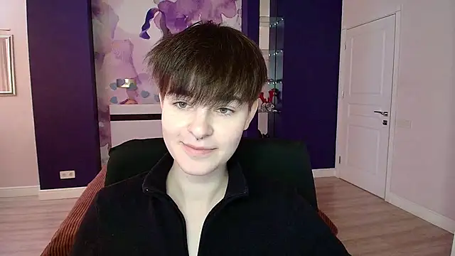 EmiliaYours online show from March 9, 1:15 pm