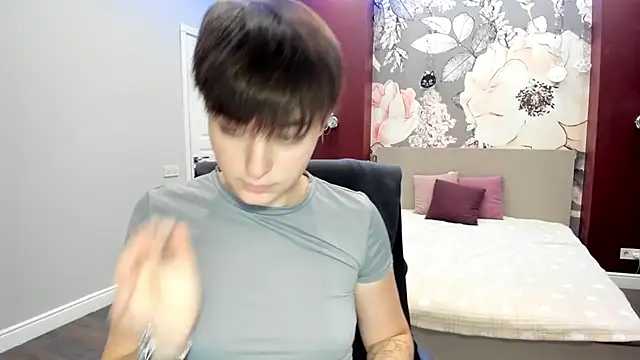 EmiliaYours online show from September 12, 3:23 pm