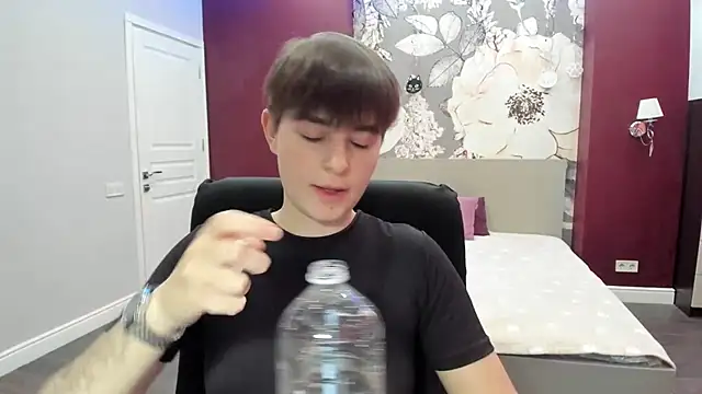 EmiliaYours online show from September 14, 2:27 pm