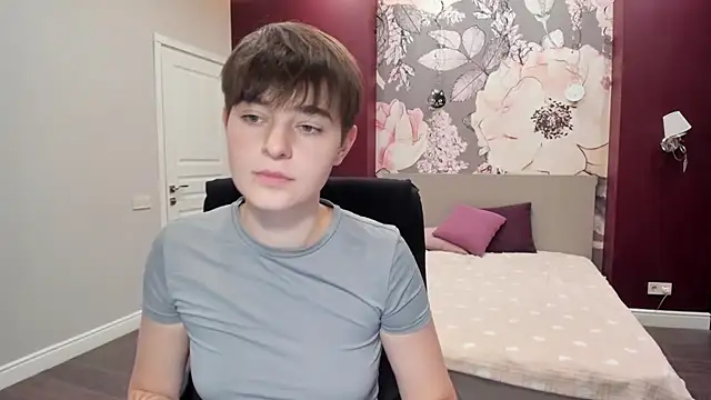 EmiliaYours online show from September 19, 3:13 pm