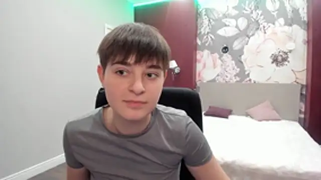 EmiliaYours online show from November 14, 4:17 pm