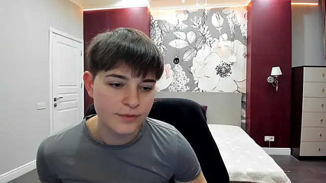 EmiliaYours online show from February 3, 3:28 pm