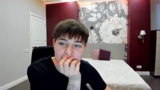 EmiliaYours online show from February 8, 2:42 pm