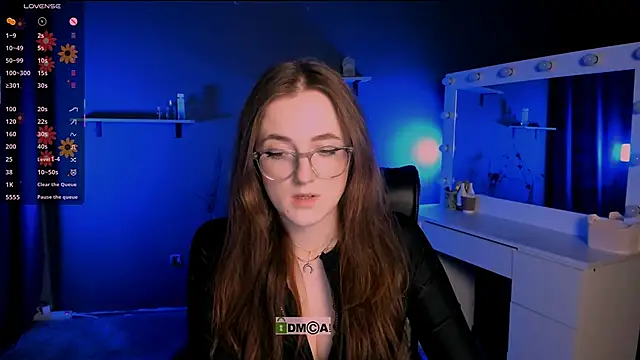 luna berryy online show from March 14, 9:32 pm