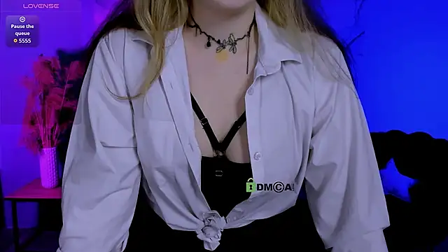 Snapshot of luna_berryy chatting on May 15, 7:21 pm luna berryy online show from May 15, 7:21 pm