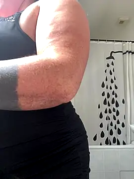 Snapshot of XtentationMG chatting on October 28, 9:57 am XtentationMG online show from October 28, 9:57 am