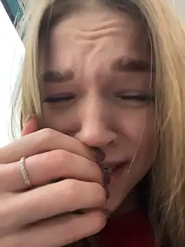 Snapshot of KitteCat chatting on November 3, 7:53 am KitteCat online show from November 3, 7:53 am