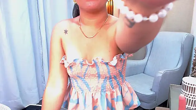 Sharlotte Milk online show from January 14, 2:11 pm