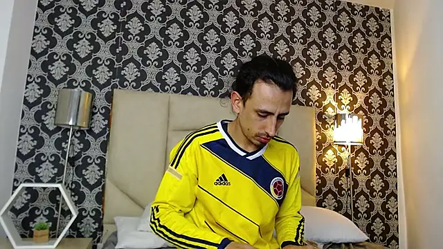 Snapshot of Sr_Magnus_ chatting on March 12, 2:30 am Sr Magnus online show from March 12, 2:30 am