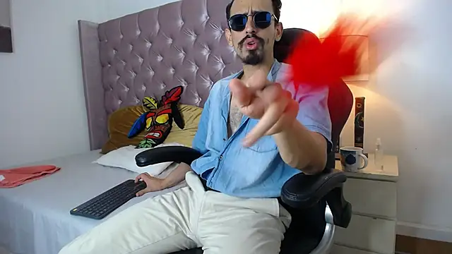 Snapshot of Sr_Magnus_ chatting on September 22, 4:58 am Sr Magnus online show from September 22, 4:58 am