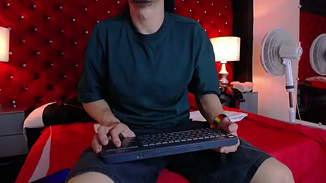 Sr Magnus  online show from March 6, 9:28 am