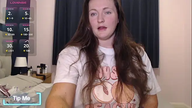 Snapshot of BustyBonnieUK chatting on December 18, 5:10 pm BustyBonnieUK online show from December 18, 5:10 pm