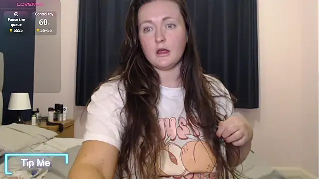 Snapshot of BustyBonnieUK chatting on December 18, 8:25 pm BustyBonnieUK online show from December 18, 8:25 pm