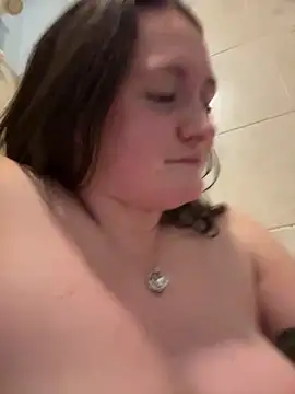 Snapshot of BustyBonnieUK chatting on January 9, 6:15 pm BustyBonnieUK online show from January 9, 6:15 pm