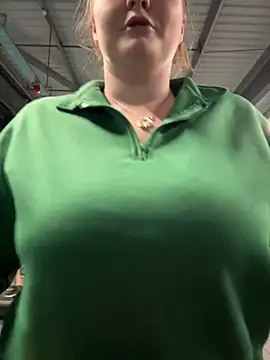 Snapshot of BustyBonnieUK chatting on January 20, 9:53 pm BustyBonnieUK online show from January 20, 9:53 pm