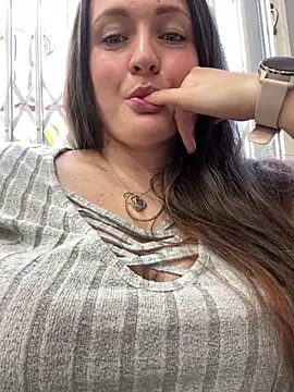 Snapshot of BustyBonnieUK chatting on January 22, 10:18 am BustyBonnieUK online show from January 22, 10:18 am