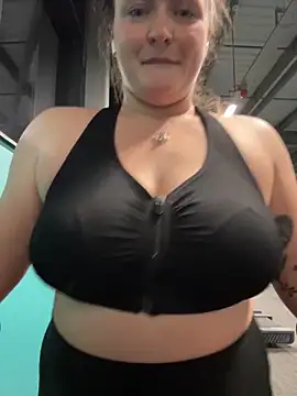 Snapshot of BustyBonnieUK chatting on January 27, 9:55 pm BustyBonnieUK online show from January 27, 9:55 pm