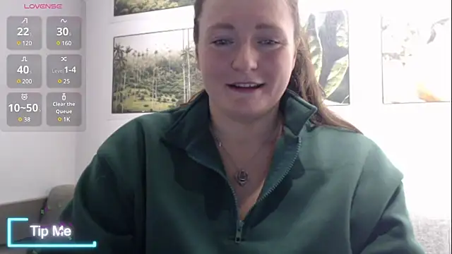 Snapshot of BustyBonnieUK chatting on January 28, 8:36 pm BustyBonnieUK online show from January 28, 8:36 pm