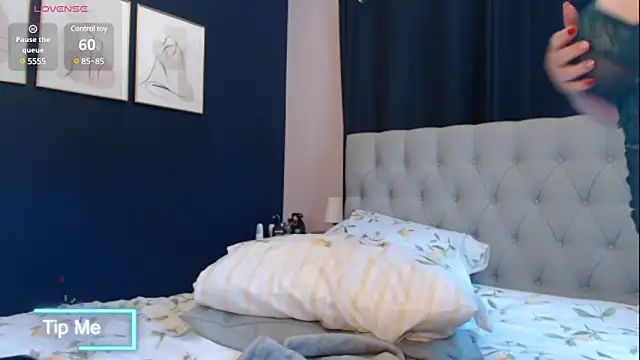 Snapshot of BustyBonnieUK chatting on March 4, 1:49 pm BustyBonnieUK online show from March 4, 1:49 pm