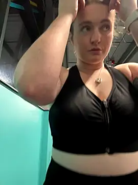 Snapshot of BustyBonnieUK chatting on November 18, 10:25 pm BustyBonnieUK online show from November 18, 10:25 pm