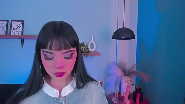 Snapshot of maddy_walker chatting on November 13, 1:21 pm maddy walker online show from November 13, 1:21 pm