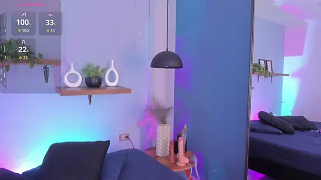 Snapshot of maddy_walker chatting on December 17, 12:33 pm maddy walker online show from December 17, 12:33 pm