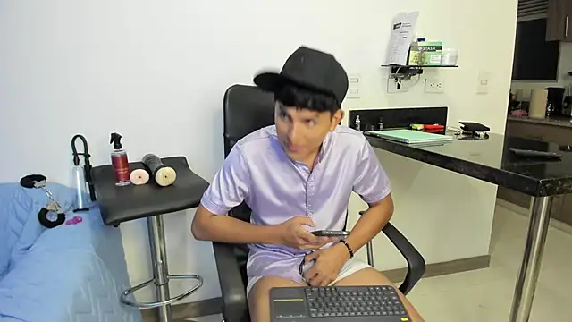 Lyam ap online show from January 18, 7:28 am