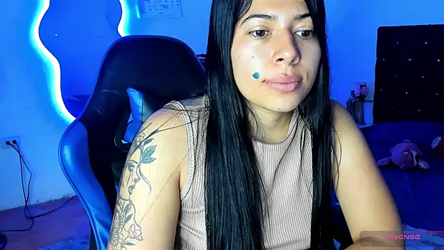 Snapshot of Caro_kitty- chatting on December 17, 2:34 pm Caro kitty- online show from December 17, 2:34 pm