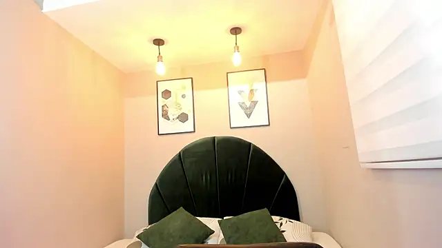 ebbafernandez  online show from July 29, 12:03 pm
