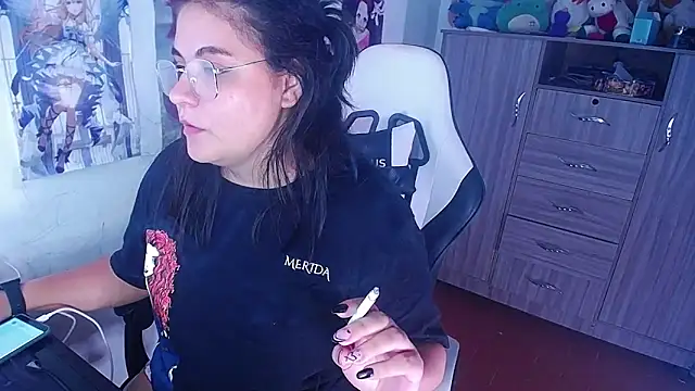 gigiqueen 18 online show from December 4, 6:39 pm